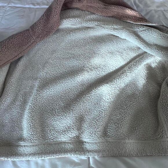 Hollister Women's Zip Up Reversible Sherpa Hoodie Jacket Size S - Picture 4 of 8